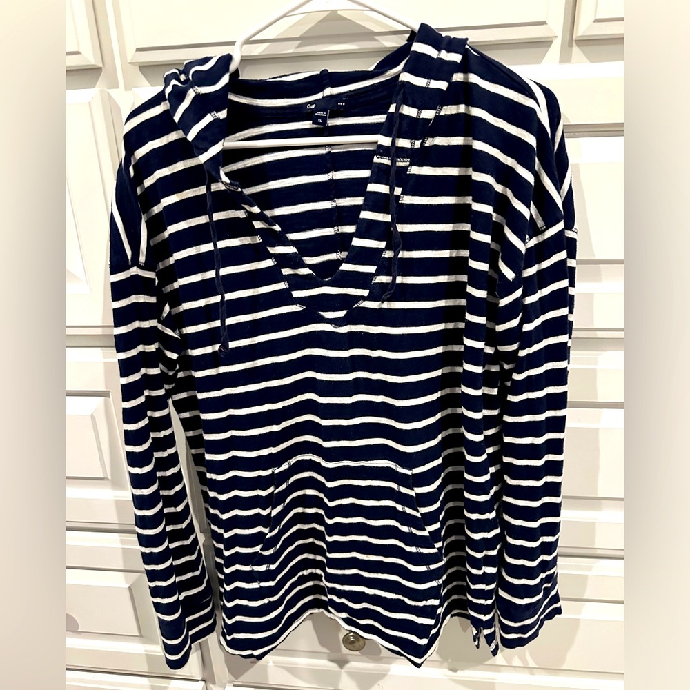 Gap hooded shirt, light weight compared to a sweatshirt size XL